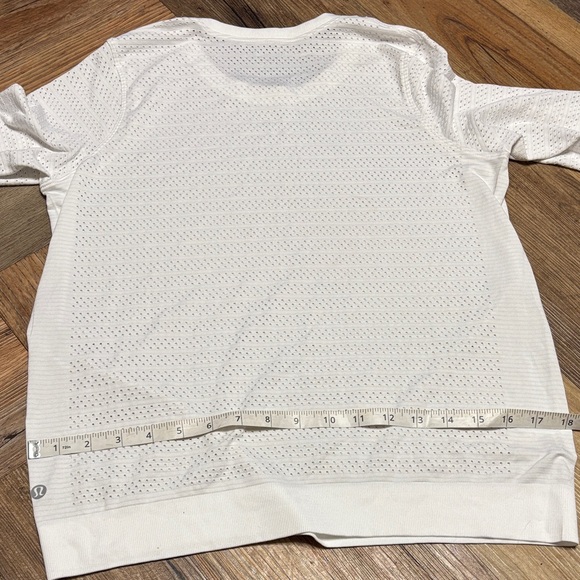 Lululemon Breeze By Shirt Women's White Long Sleeve Breathable Run Top Gym - Picture 9 of 9